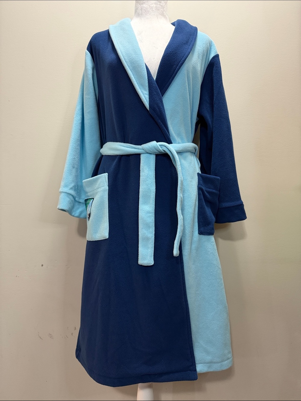 L.L Bean Robe 100% Polyester PTP 21” Length 40”